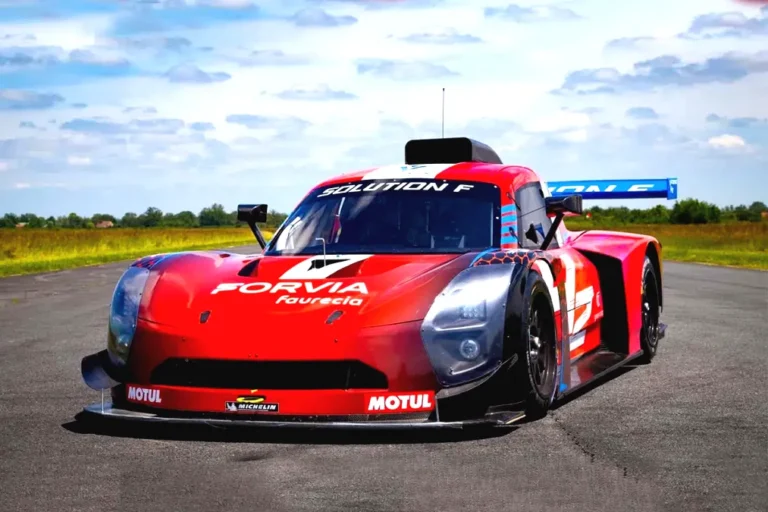 Découvrez comment Saleen révolutionne les supercars avec une technologie bicarburante écologique