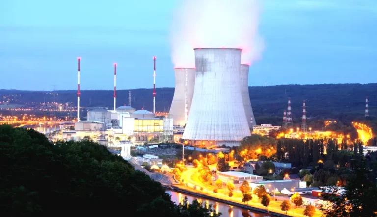 Pourquoi la France double ses réacteurs nucléaires pour une énergie plus verte et stable