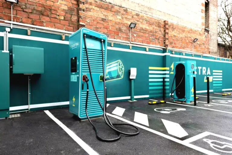 Comment Electra révolutionne la recharge rapide pour vos voitures électriques en Europe