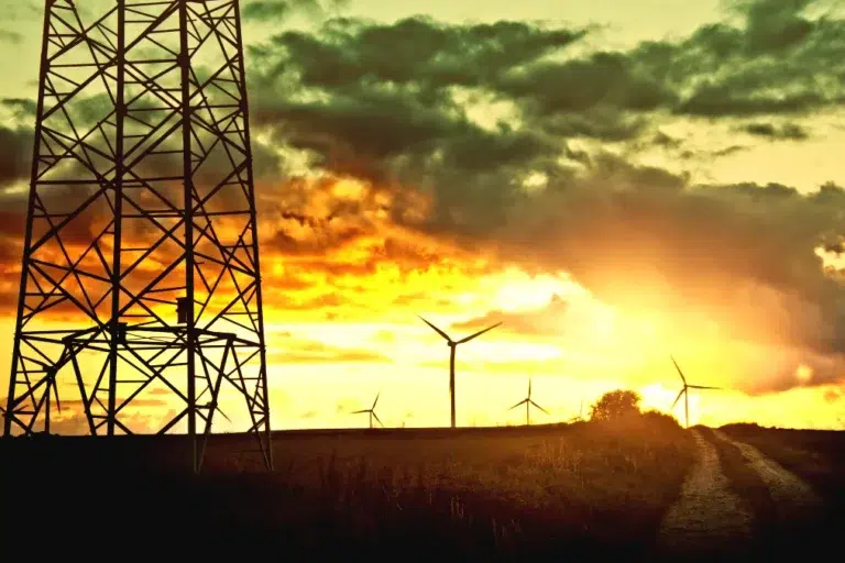 Découvrez comment deux initiatives françaises transforment l'énergie durable en Europe grâce à des solutions innovantes et communautaires